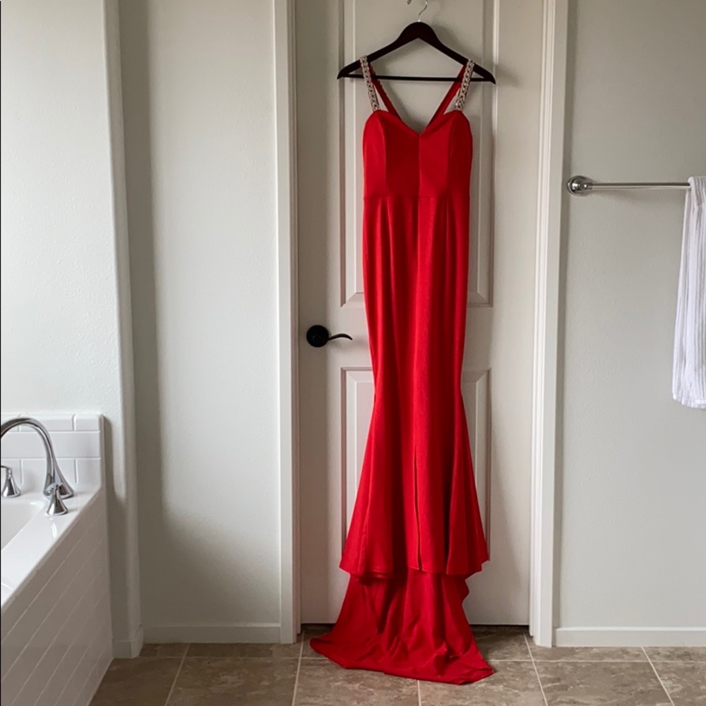Asymmetrical mermaid gown.